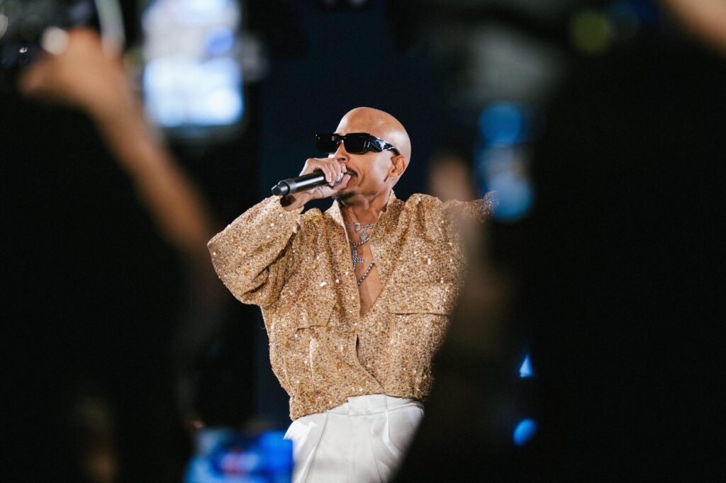 New York, New York: A performer sings for the crowd - New York Fashion Week