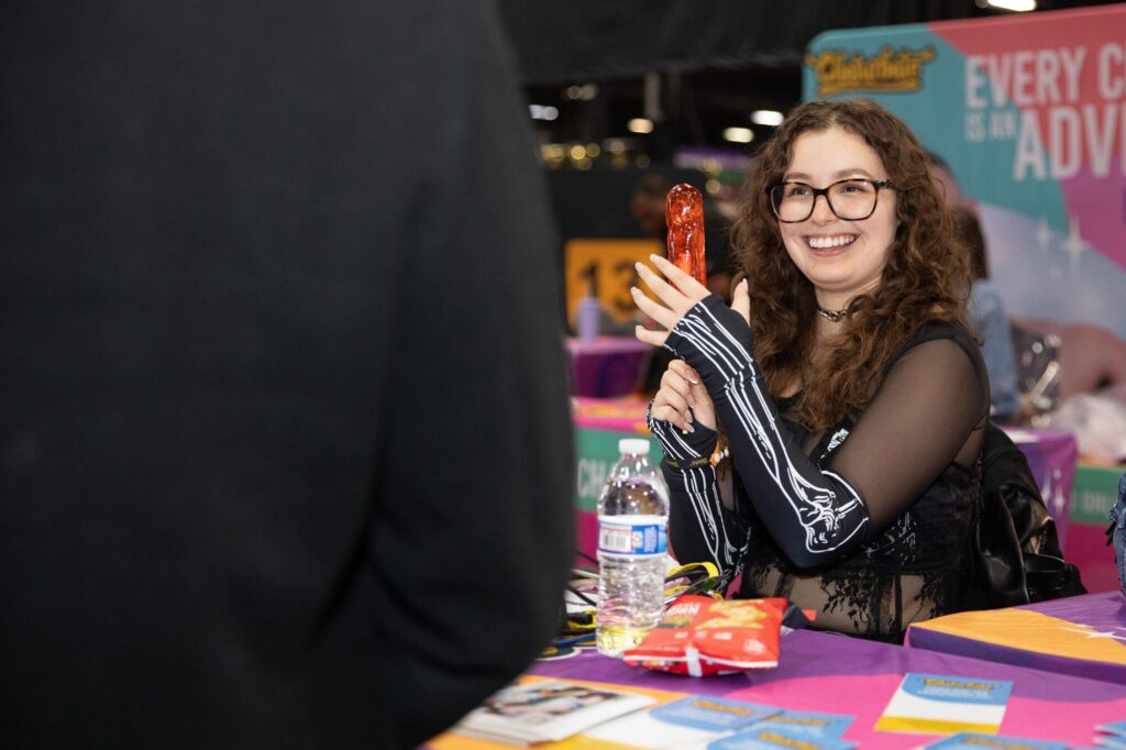 A cam performer interacts with a fan | Exxxotica Expo 2024 - Derek Madison Media